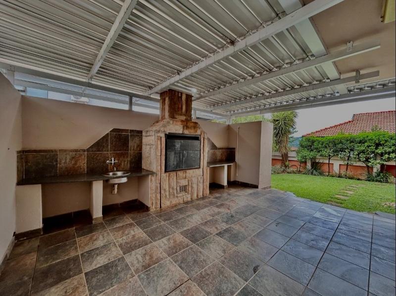 6 Bedroom Property for Sale in Birdwood Estate North West